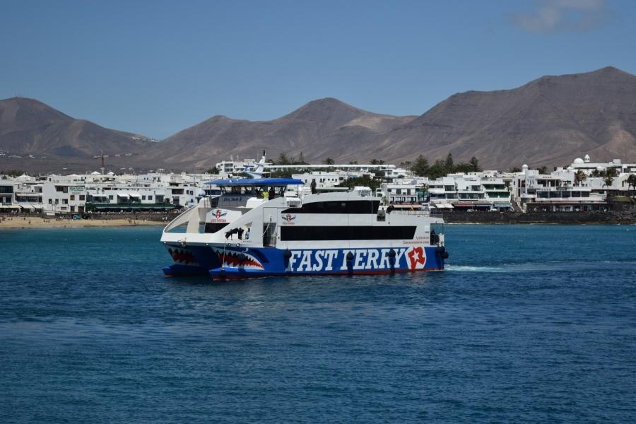 ferry-from-lanzarote-to-fuerteventura_1