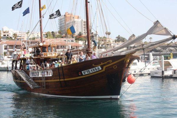 Flipper Uno Los Gigantes Paseo en Barco